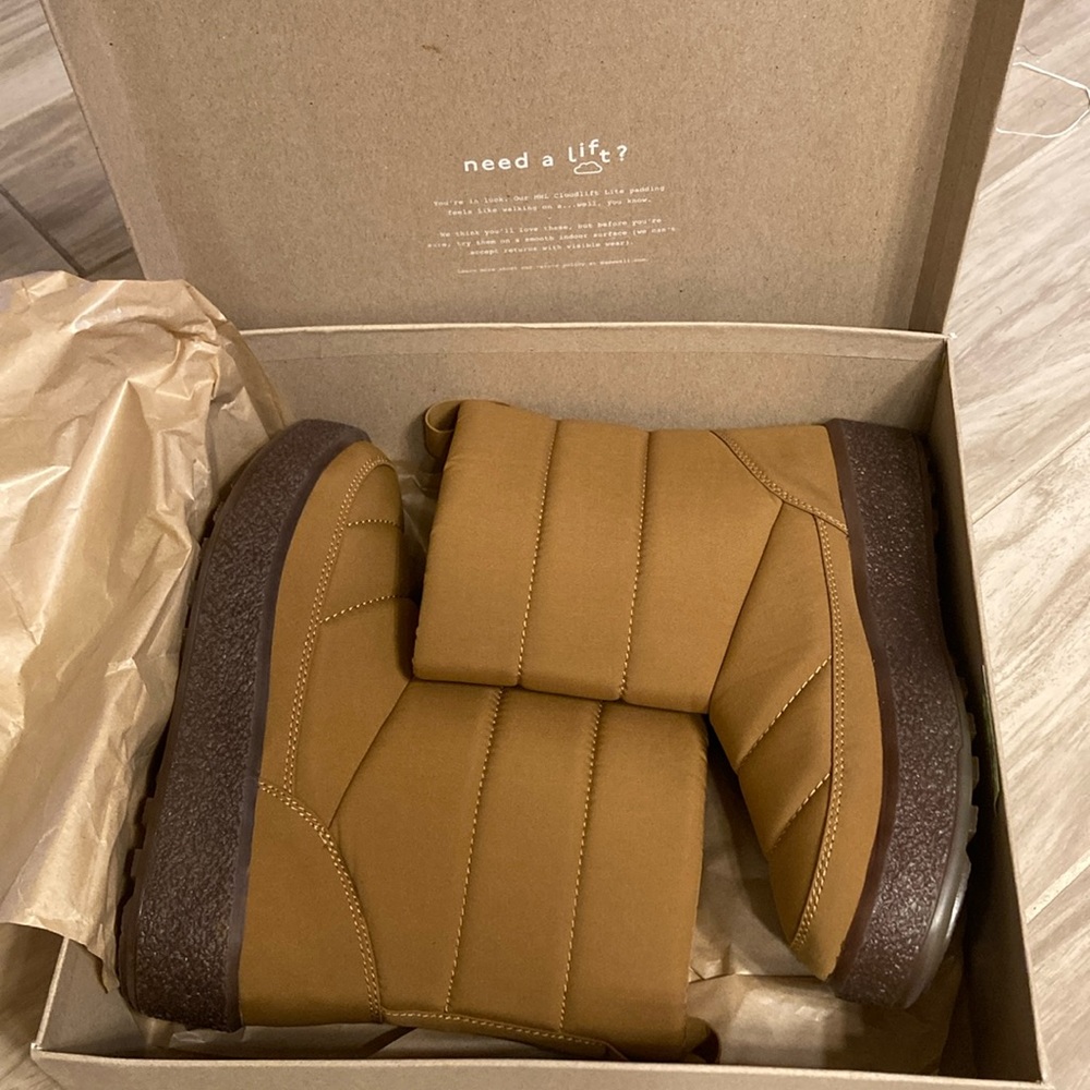 NEW IN BOX - Madewell toffee puffer boots